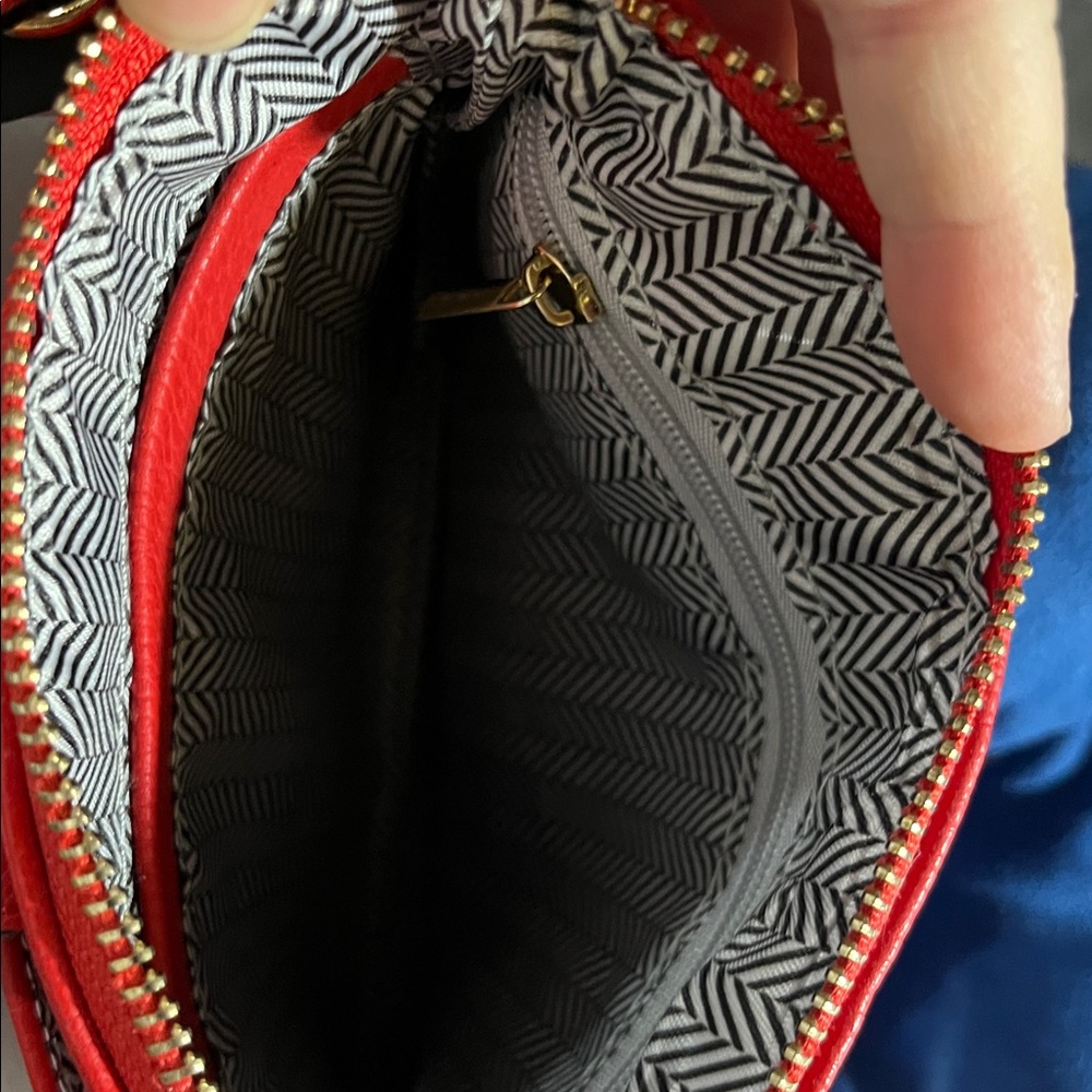 New vegan red bag, cross body - Picture 7 of 11